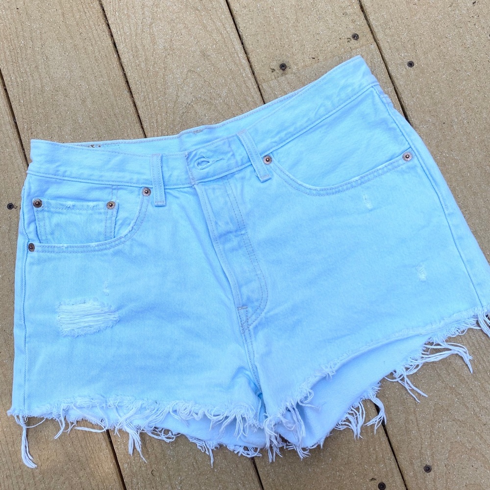 LEVI Shorts - Picture 2 of 4
